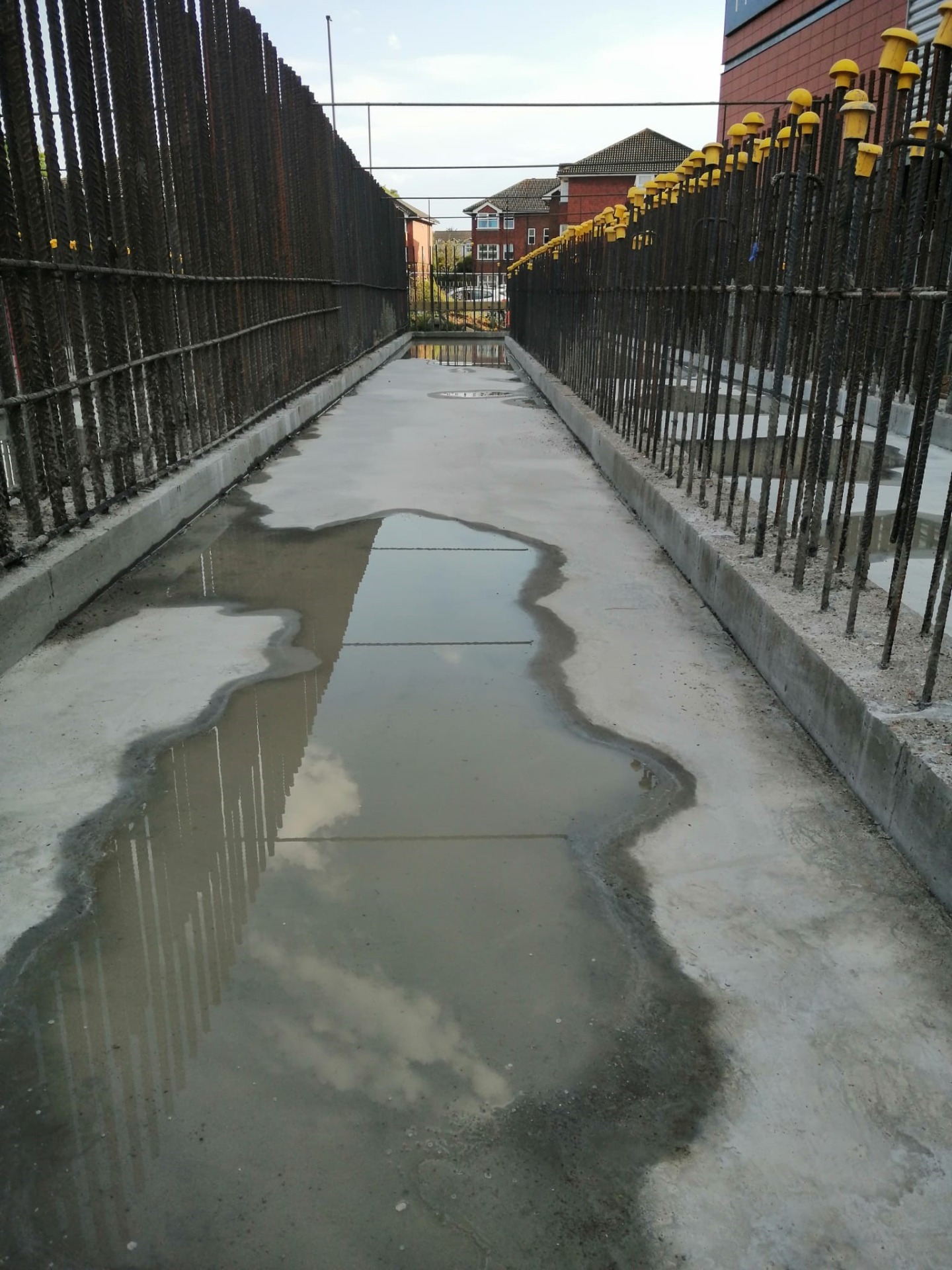 Inner support scaffolds and falsework