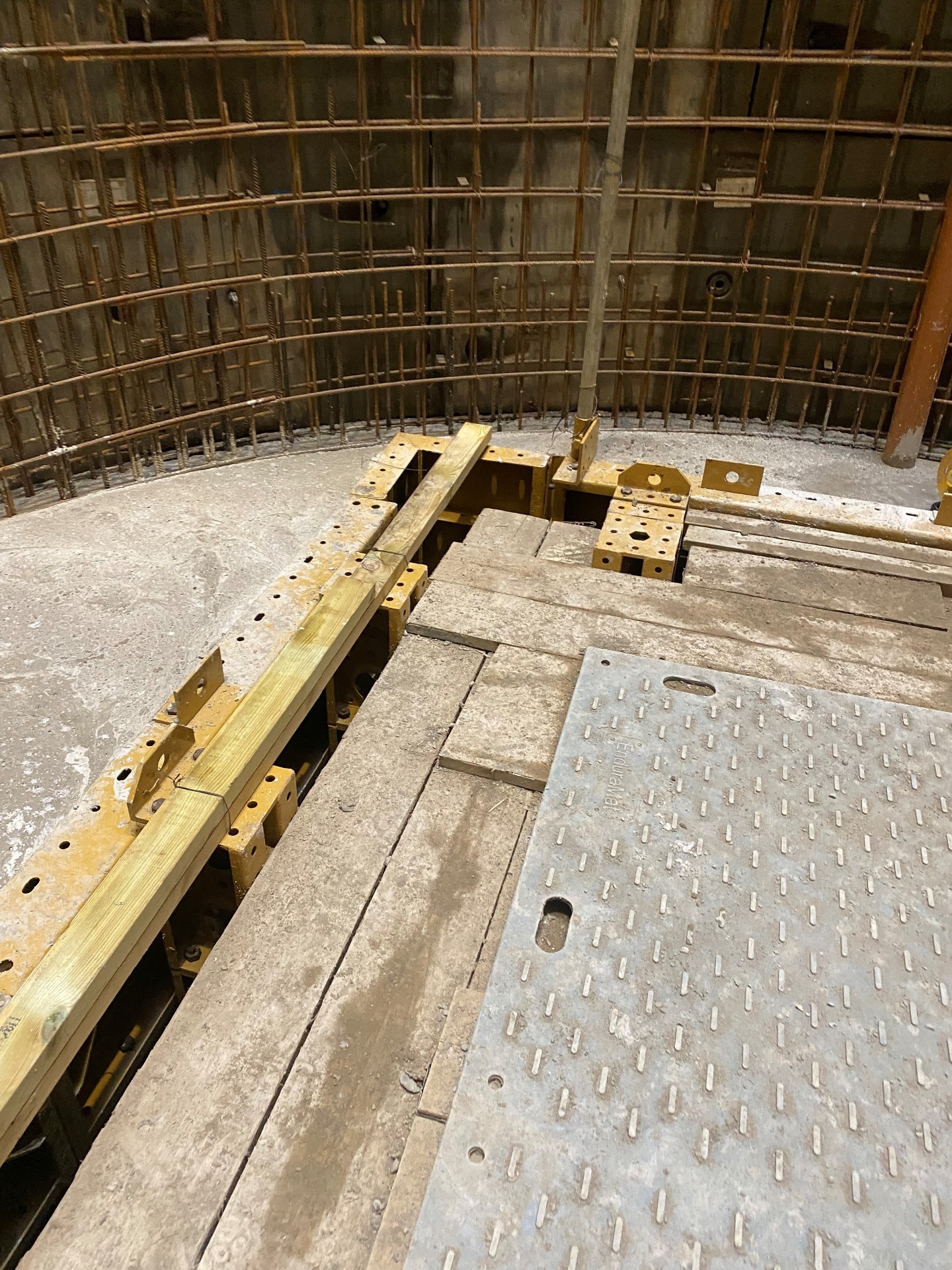 Inner shaft steel cage reinforcing