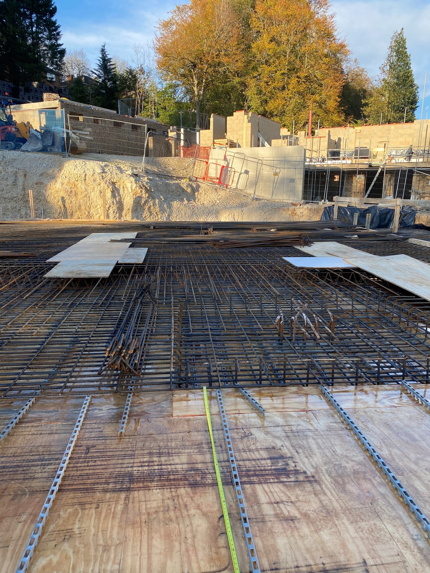 Deep shaft wall complete concrete finish
