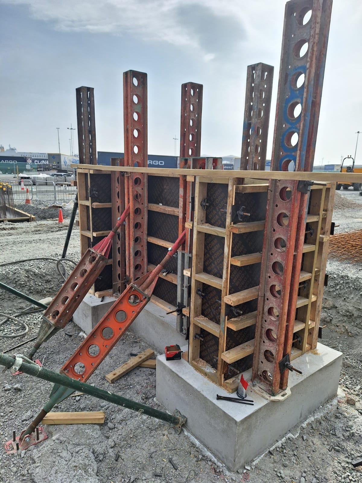 Access roadway formwork borders